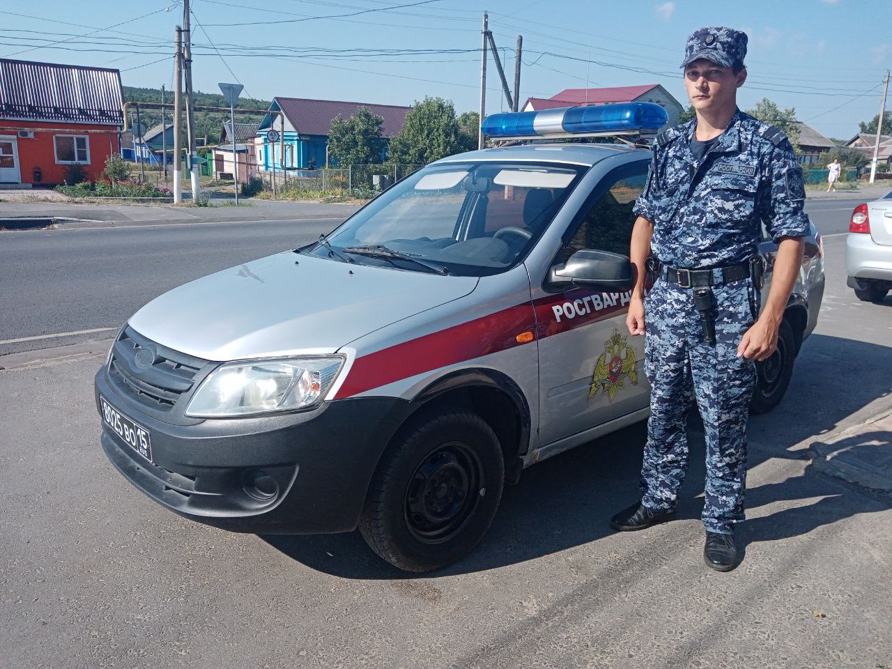 Ульяновский росгвардеец помог семейной паре, оказавшейся в сложной дорожной ситуации.