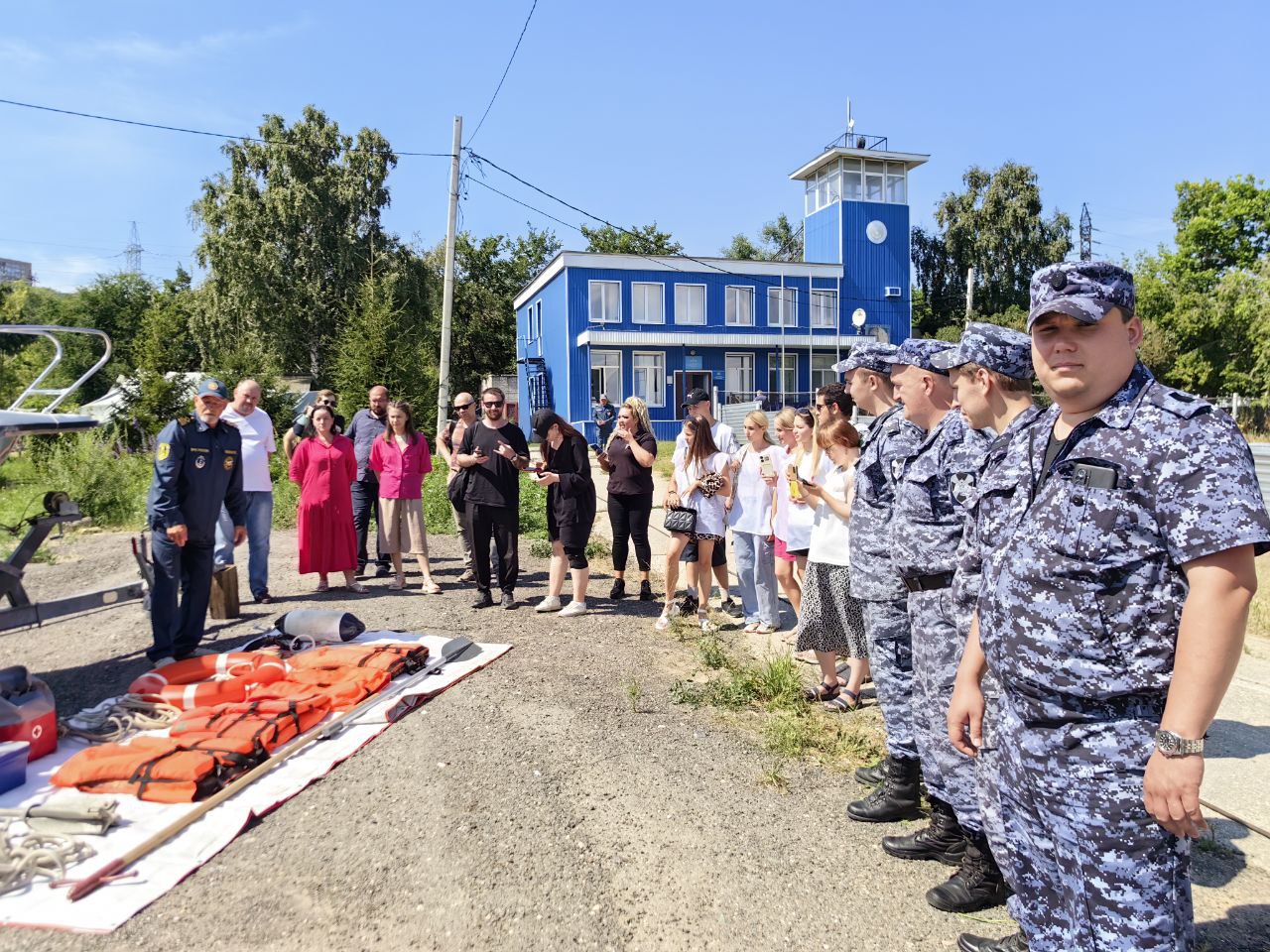 Ульяновские сотрудники Росгвардии освоили навыки оказания помощи на воде.