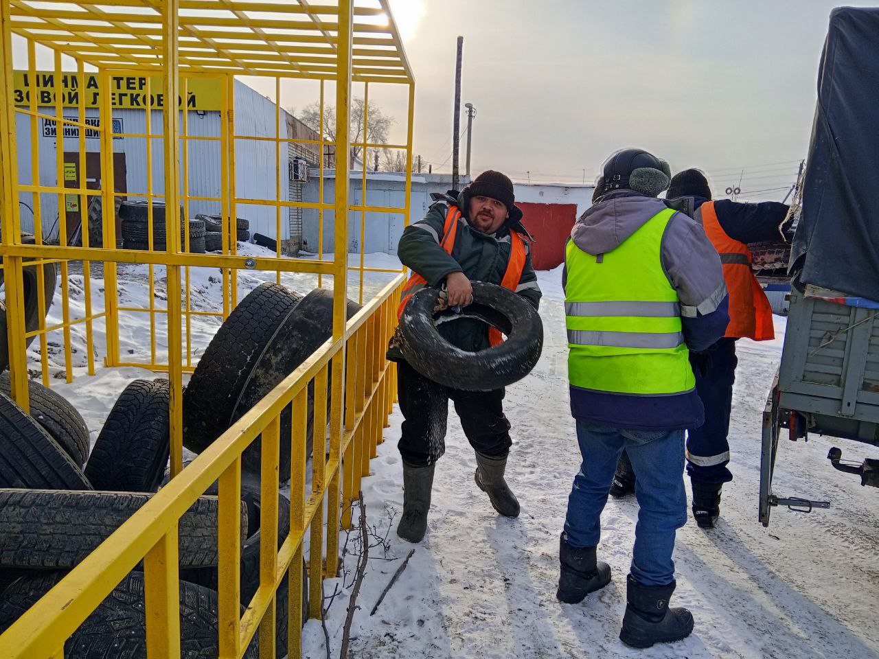 Продолжается сбор покрышек в Железнодорожном районе.