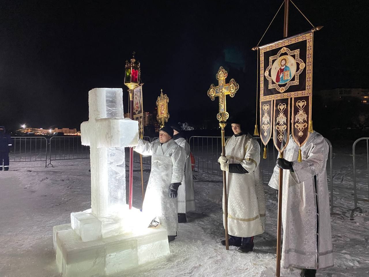  Уважаемые жители Железнодорожного района! Массовые купания в открытых водоемах на Крещение Господне в этом году запрещены..