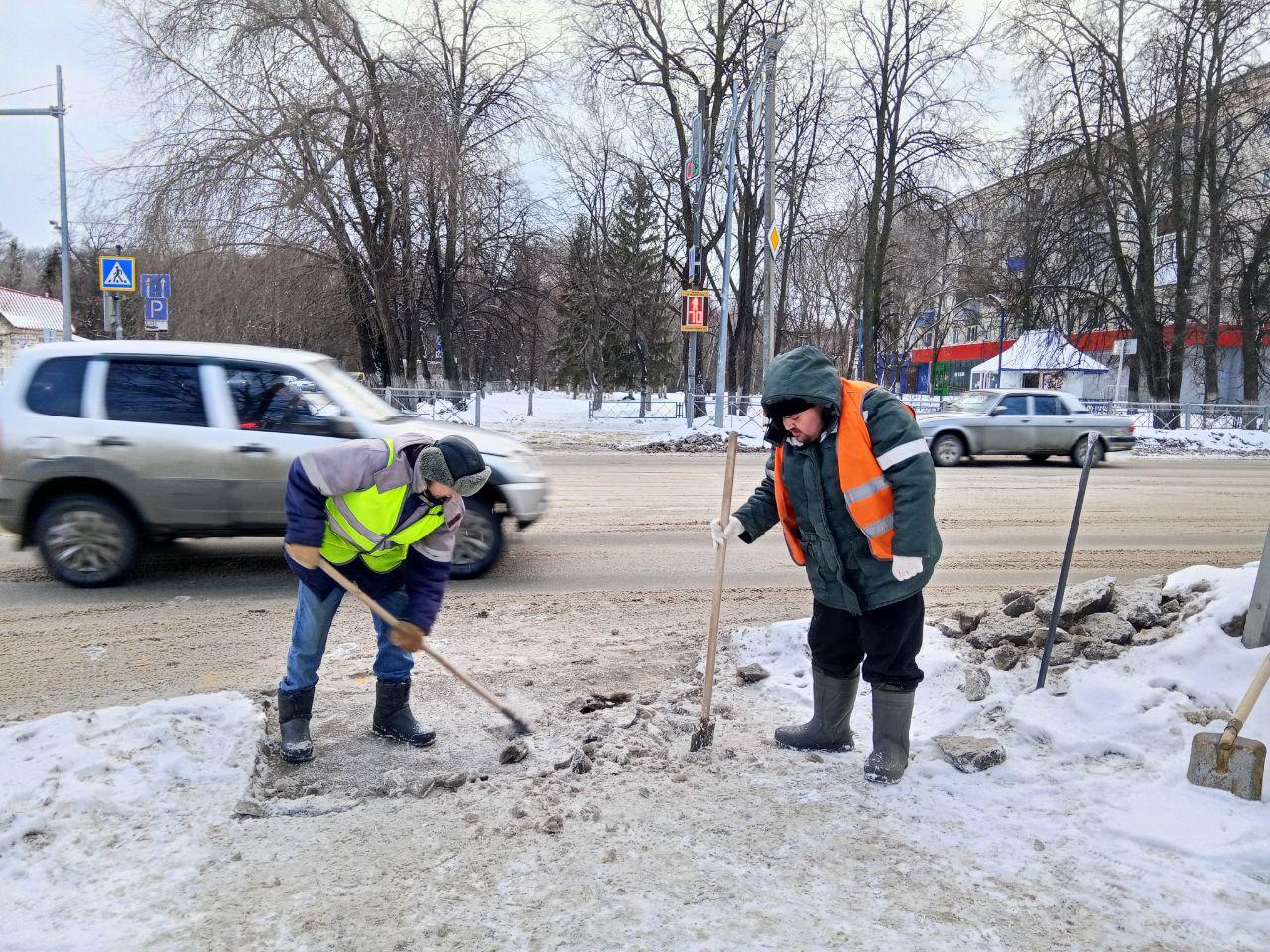 Уборка снега и наледи в Железнодорожном районе.