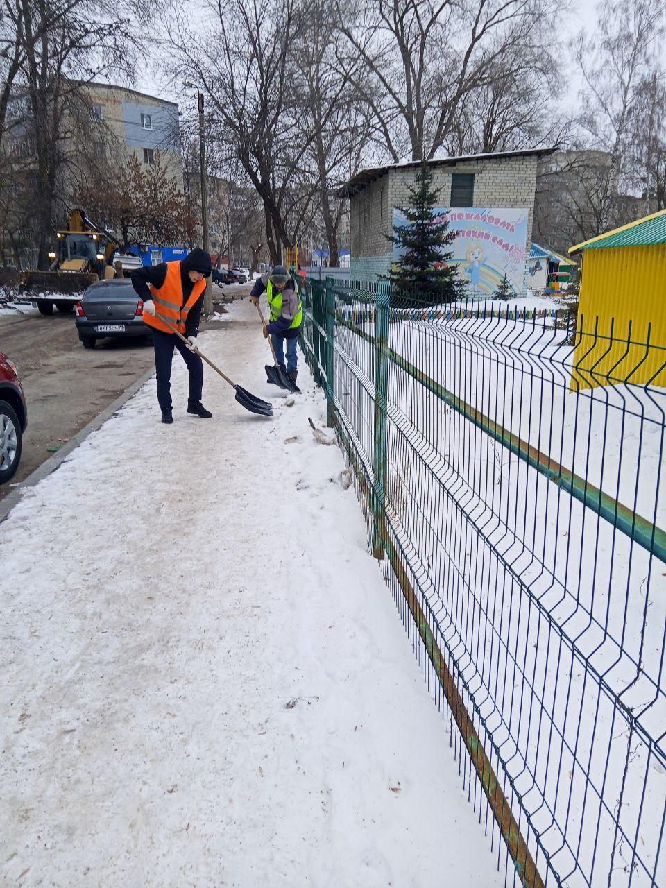 Благоустройство Железнодорожного района продолжается .