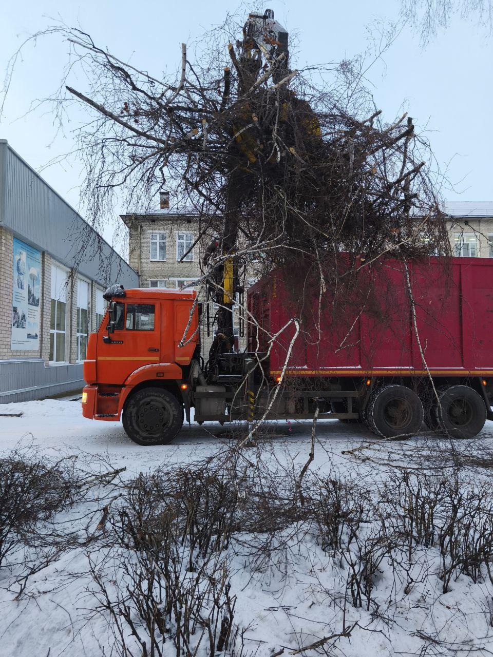 В Железнодорожном районе проведена очередная серия работ по благоустройству.