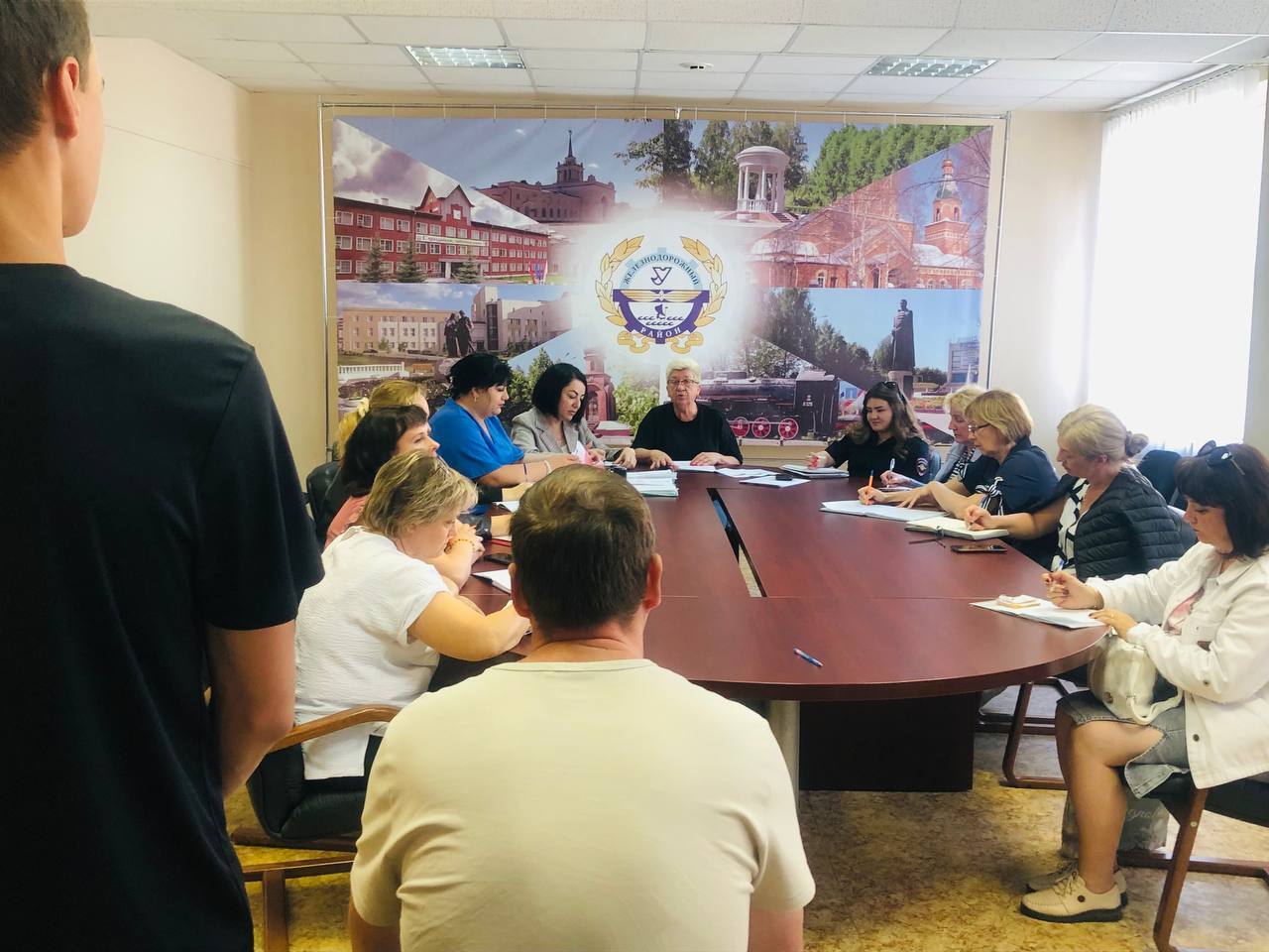 В администрации Железнодорожного района состоялось очередное заседание комиссии по делам несовершеннолетних и защите их прав..
