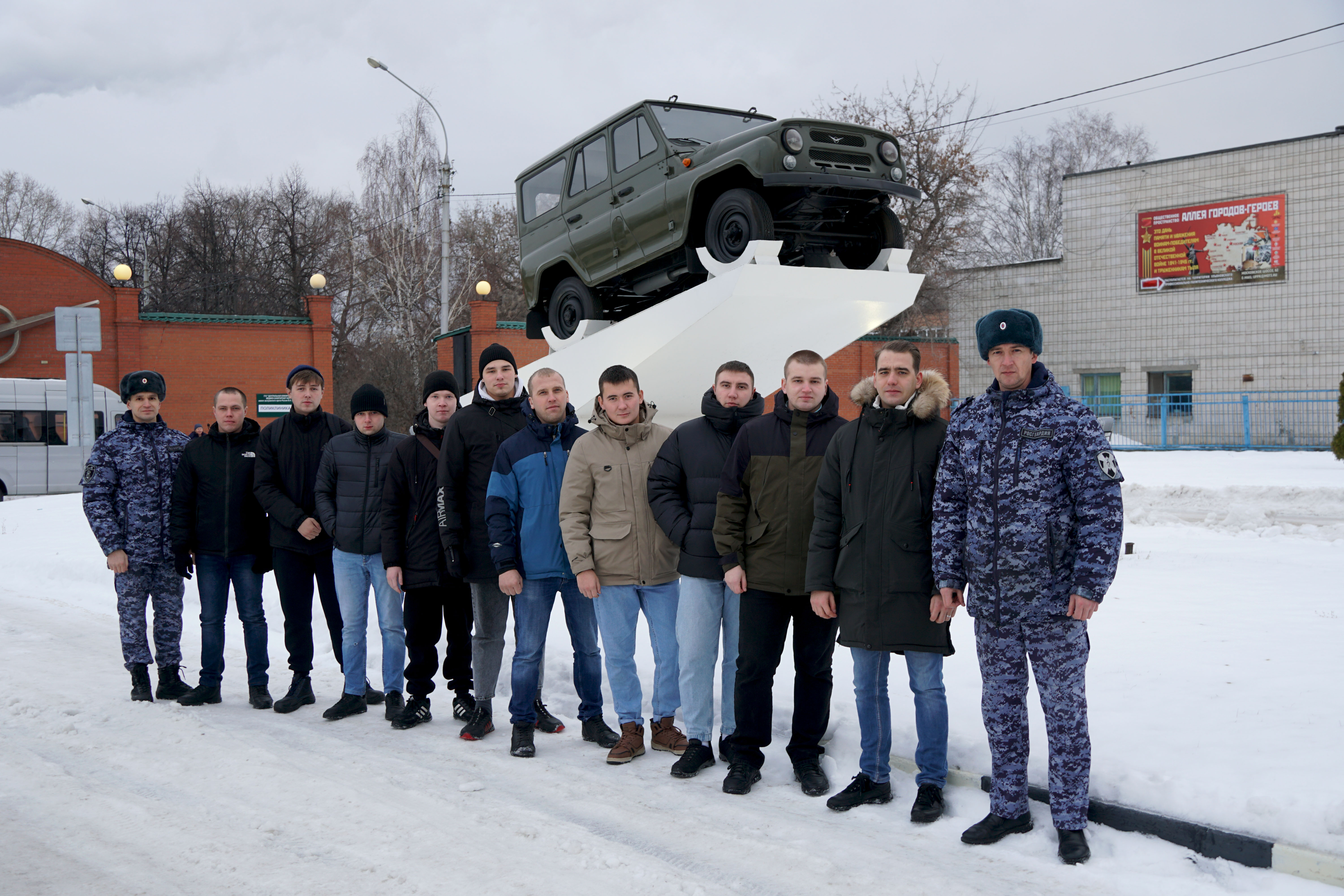 В Ульяновске сотрудники Росгвардии посетили Ульяновский автомобильный завод.