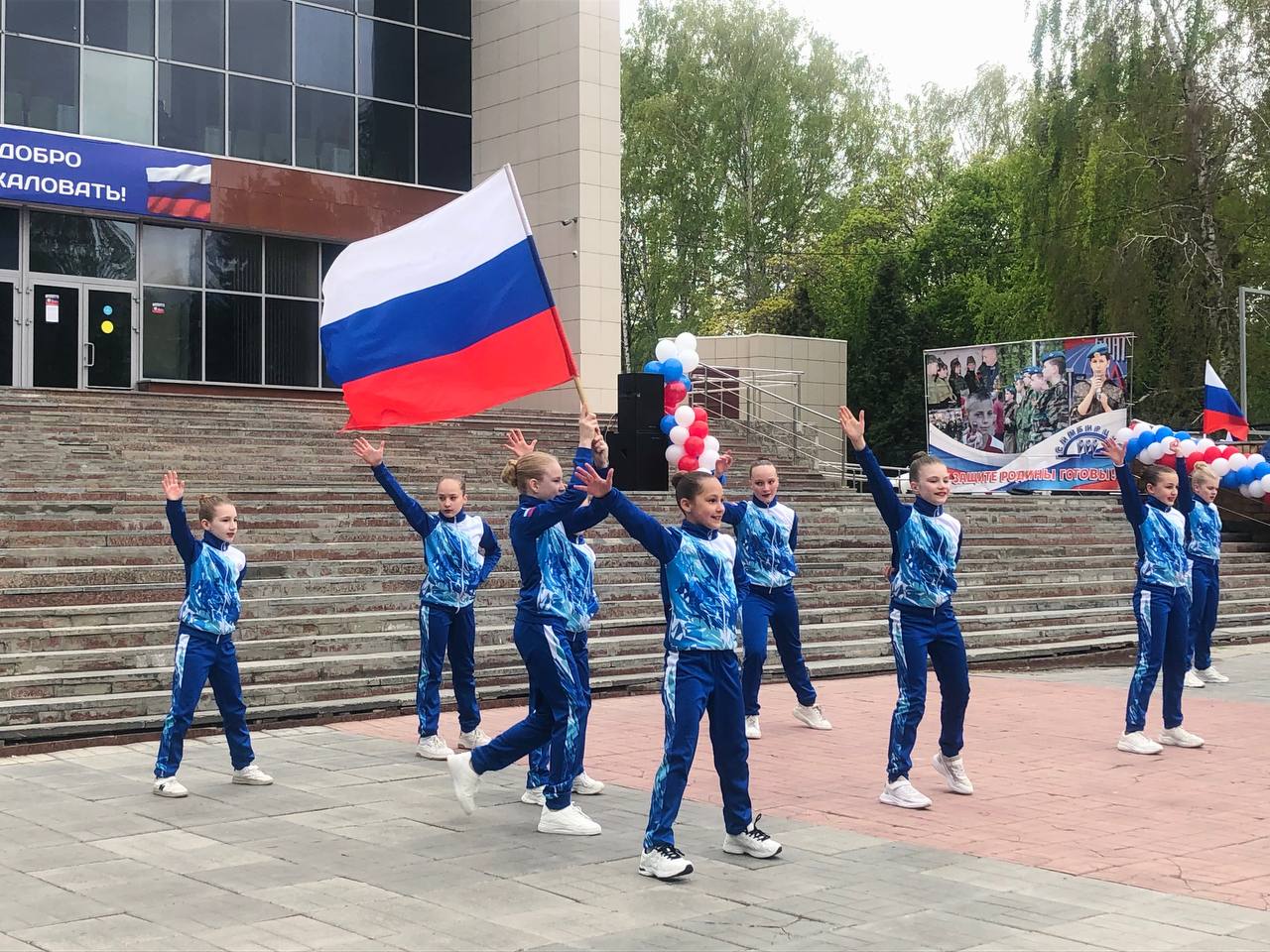 На площади ККК «Современник» состоялся фестиваль спортивно - досуговых клубов «Симбирцит»- «Мы наследники Победы»..