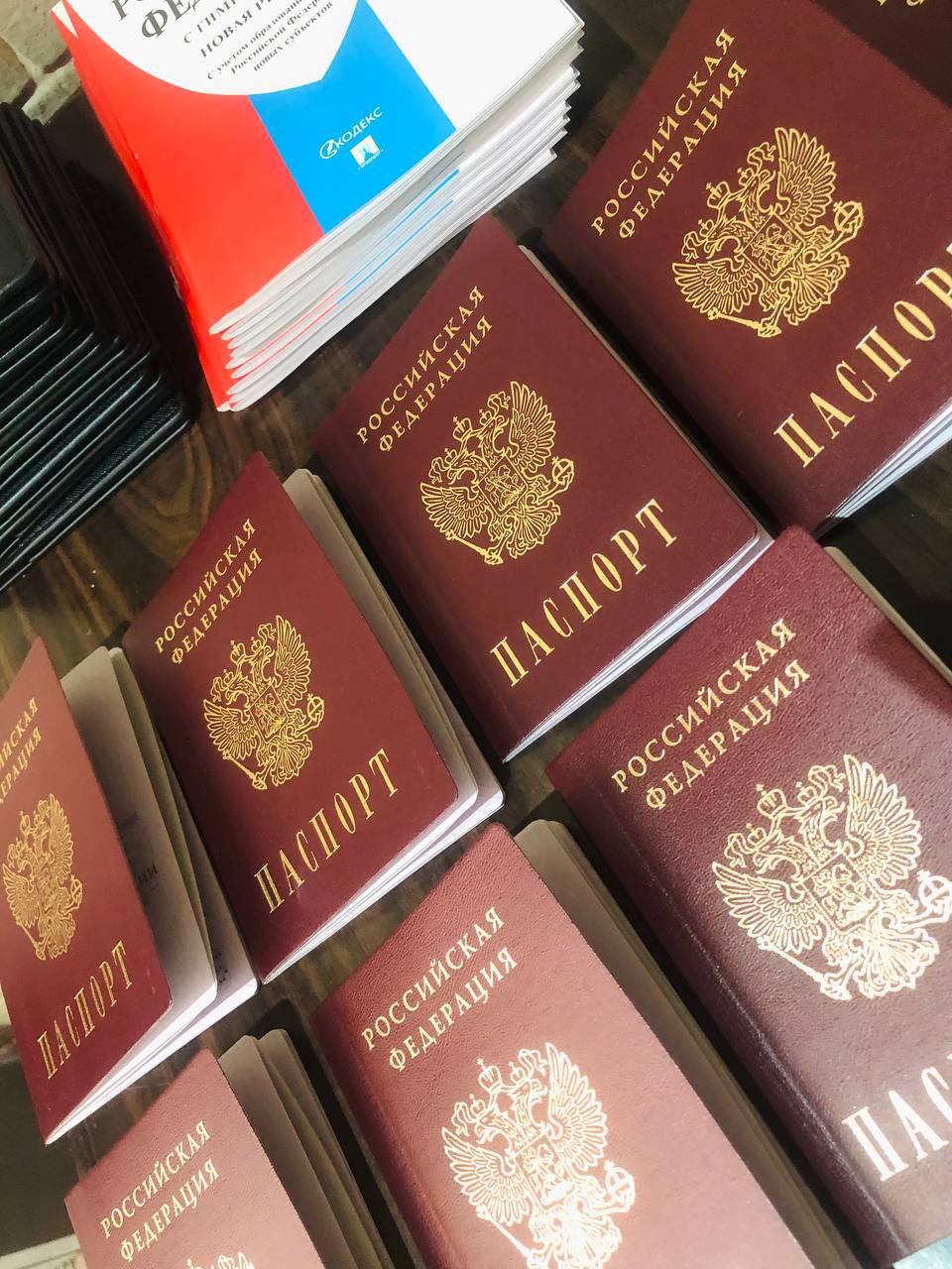 Торжественная церемония вручения паспортов прошла в парке «Винновская роща» в День Победы.