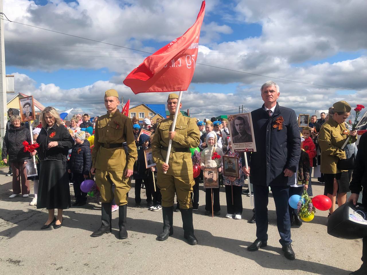 В день празднования 80-летия победы в Великой Отечественной войне жители села Луговое приняли участие в самой искренней и масштабной акции «Бессмертный полк»..