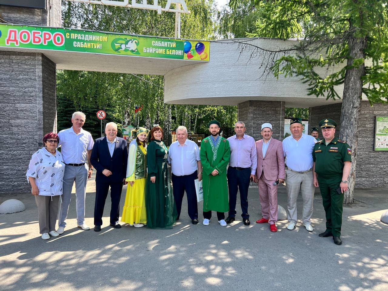 Празднование Сабантуя в Железнодорожном районе Ульяновска собрало около двух тысяч участников.