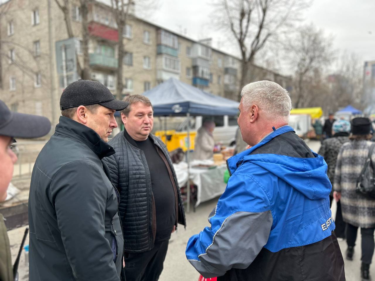 Сегодня в Железнодорожном районе организовали и провели весеннюю сельскохозяйственную ярмарку..