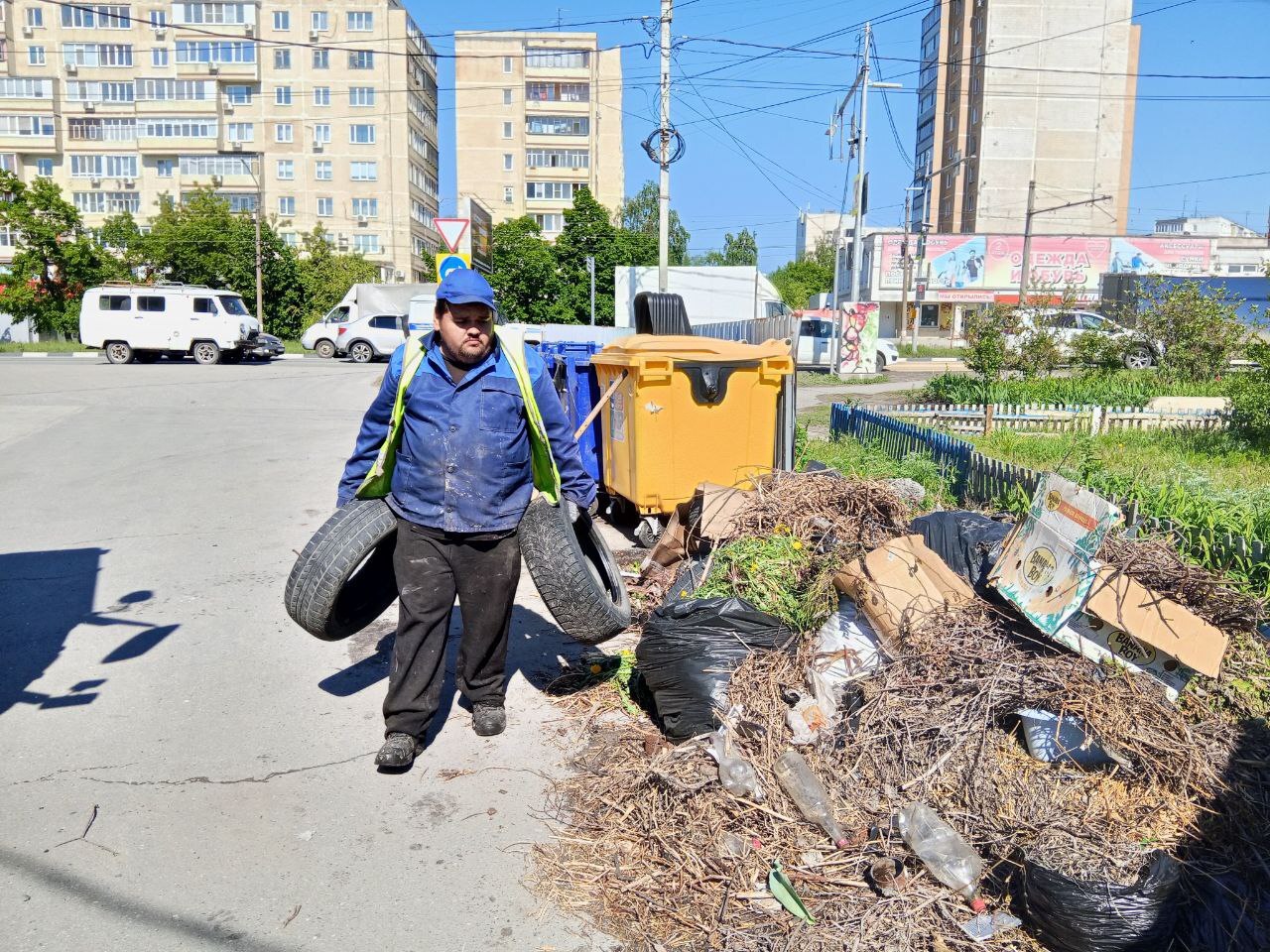 В районе продолжаются работы по уборке и благоустройству.