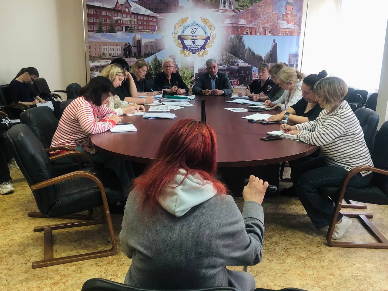 В администрации Железнодорожного района состоялось очередное заседание комиссии по делам несовершеннолетних и защите их прав..