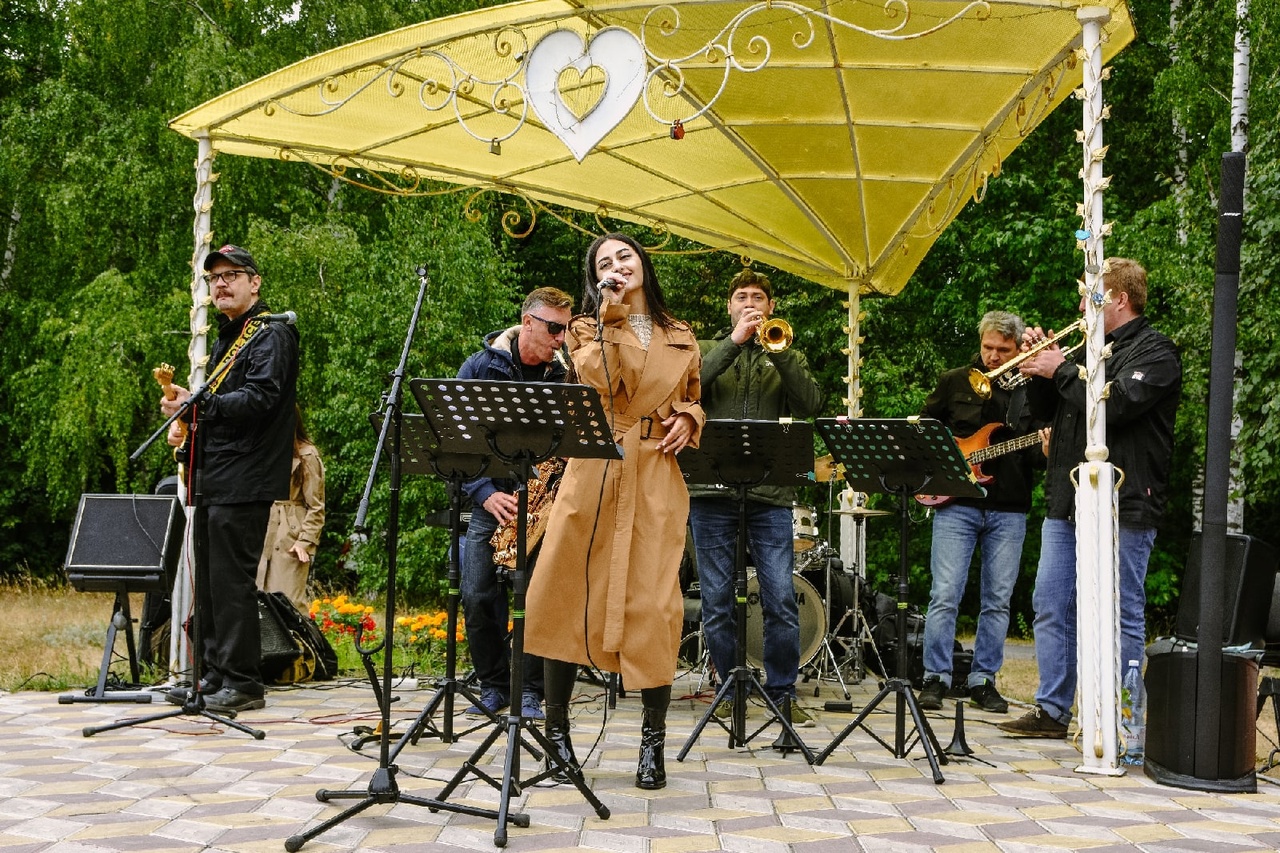 Легендарный джаз-ансамбль «Академик Бэнд» в парке &quot;Винновская роща&quot;.