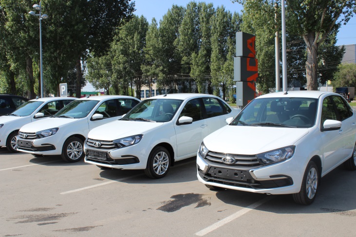 Отделение СФР по Ульяновской области вручило автомобили Lada Granta                             4 ульяновцам, которые ранее пострадали на производстве.