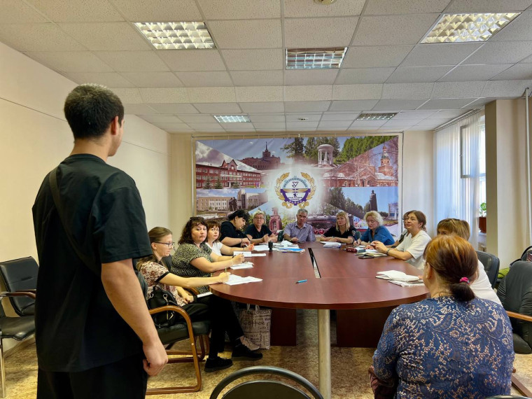 В администрации Железнодорожного района состоялось очередное заседание комиссии по делам несовершеннолетних и защите их прав. В администрации Железнодорожного района состоялось очередное заседание комиссии по делам несовершеннолетних и защите их прав.