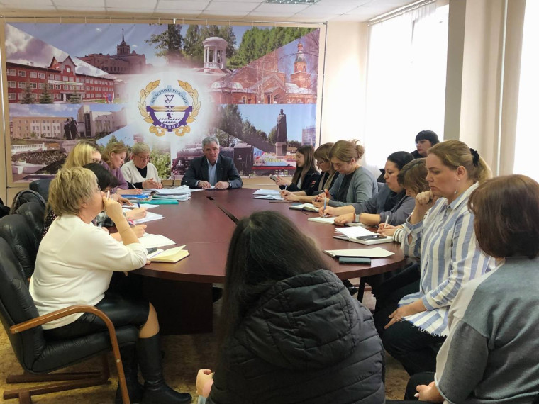 В администрации Железнодорожного района состоялось очередное заседание комиссии по делам несовершеннолетних и защите их прав.. В администрации Железнодорожного района состоялось очередное заседание комиссии по делам несовершеннолетних и защите их прав..