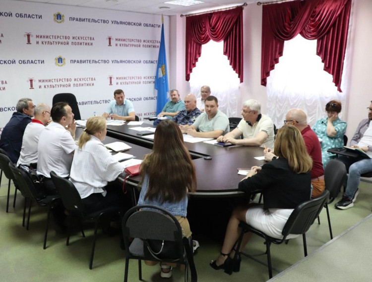 В Ульяновске начальник центра лицензионно-разрешительной работы Росгвардии выступил на заседании антитеррористической комиссии.. В Ульяновске начальник центра лицензионно-разрешительной работы Росгвардии выступил на заседании антитеррористической комиссии..