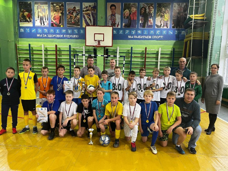 Финал соревнований по мини-футболу в рамках спартакиады "Спорт-круглый год" состоялся 24 октября в спортивном зале общеобразовательной школы № 47. Финал соревнований по мини-футболу в рамках спартакиады "Спорт-круглый год" состоялся 24 октября в спортивном зале общеобразовательной школы № 47.